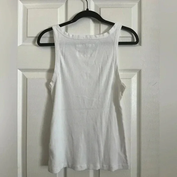 Niki Logan Jennifer Tank - Picture 4 of 7